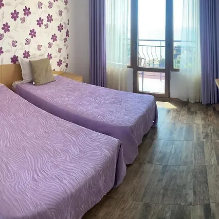 Hotel Family Rai-only Adults