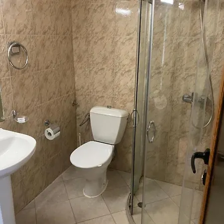 Family Rai-only Adults Hotell