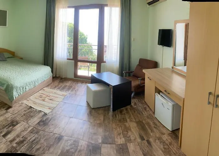 Only Adults- Rai ホテル 3*