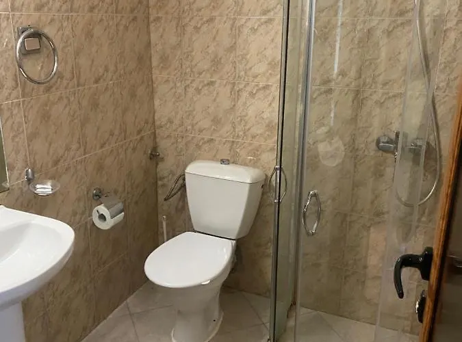 Only Adults- Rai ホテル